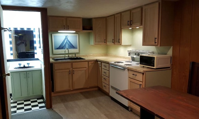 Escanaba Apartment | Cool furnished Apartment Near Downtown Escanaba