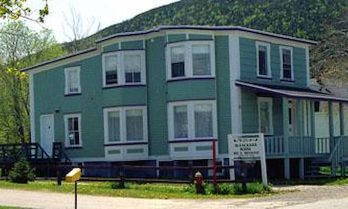 Woody Point Bed & Breakfast | Blanchard House, Blue Room