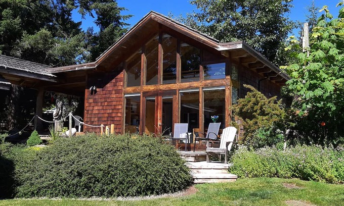 Denman Island House | The Fat Cat Inn