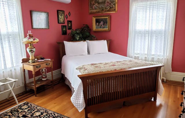 Oswego House | Kingsford Higgins B&B, Private Bedroom & Bath