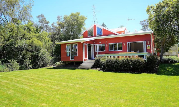 Turangi House | Riverside Apartment at Ika Lodge.