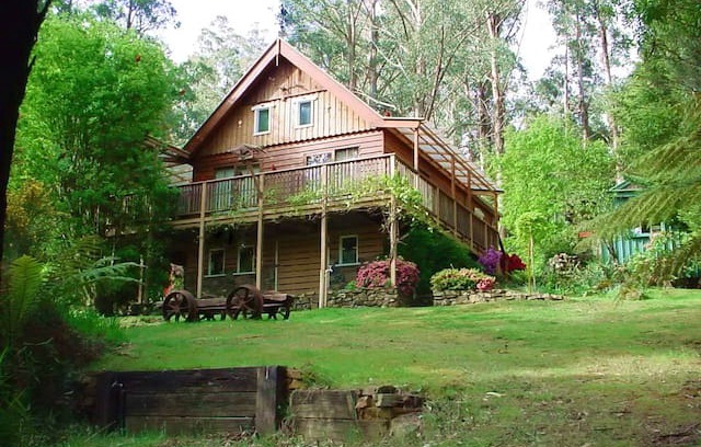 Tanjil Bren Cabin | Rustic Luxury in Reindeer Lodge