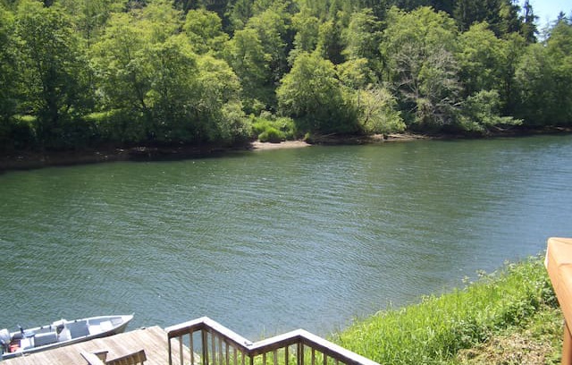 Lincoln City House | Siletz River Front Retreat