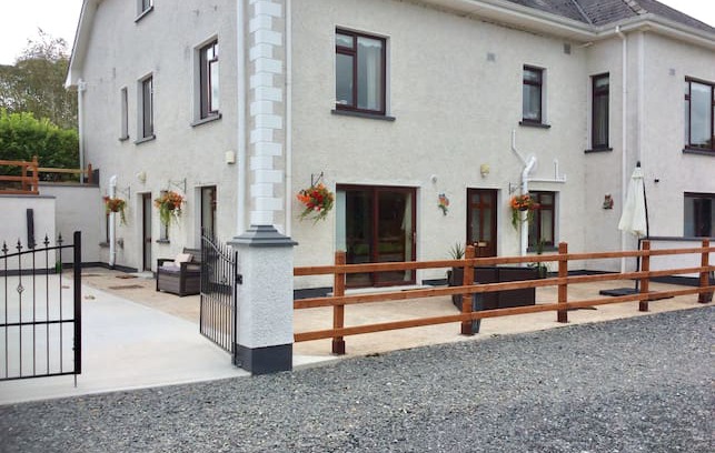 Inniskeen Apartment | Candlefort Lodge-Tranquil Haven by the River Fane.