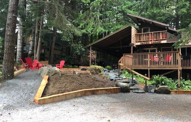 Ashford Cabin | Totem Lodge with HOT TUB 5 miles from Mt. Rainier