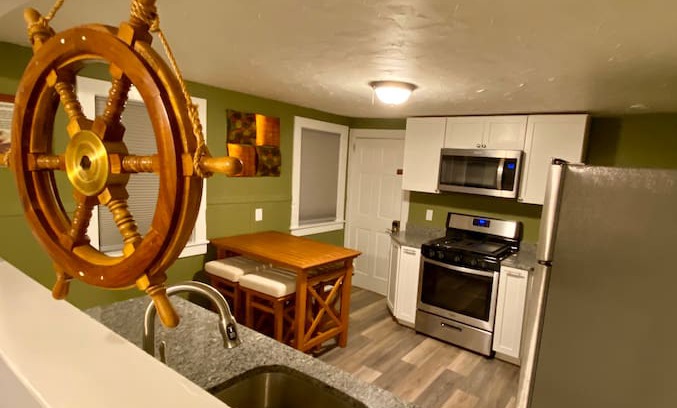 Plymouth Apartment | The Ship’s Wheel Downtown Plymouth 2+ Guests