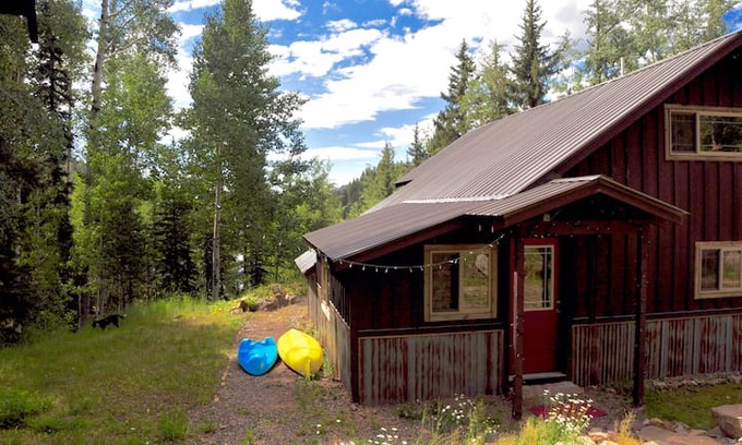 Columbine Lake Cabin | Lakeside Mountain Adventurer's Retreat
