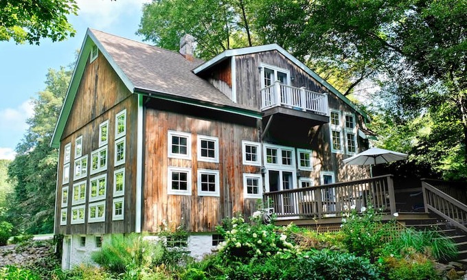 Fairfield House | Luxurious Barn With New England Charm
