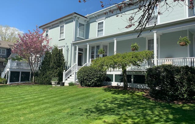 Top of the Hill Hotel | Historic Pine Lodge Newport