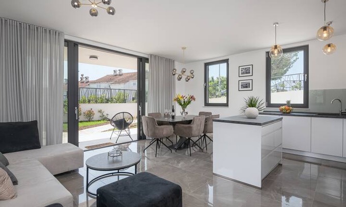 Gorica Apartment | New&Stylish suite in centre "Lady of the Rock"