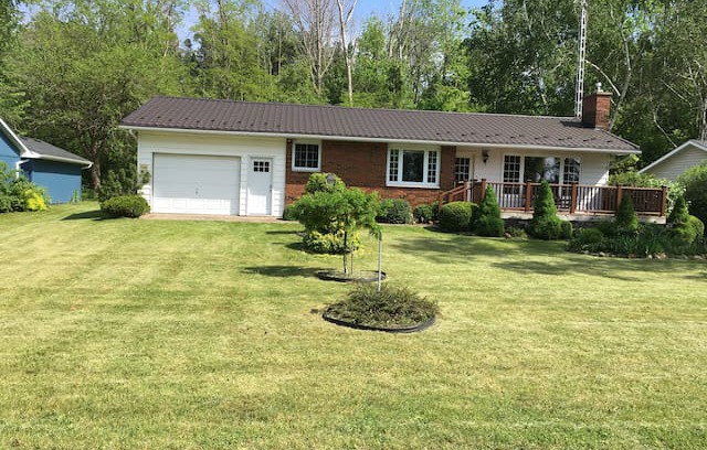 Lambton Shores Cabin | Broadview Ave - Lake Valley Grove - Cottage