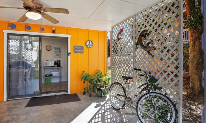 Tybee Island Apartment | Tangerine Dream Unit B/Adorable apartment