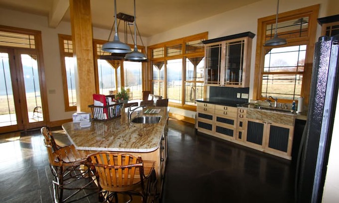 Abingdon Villa | Eagle Crest Lodge