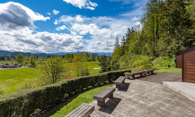 Enumclaw House | Hill House Retreat