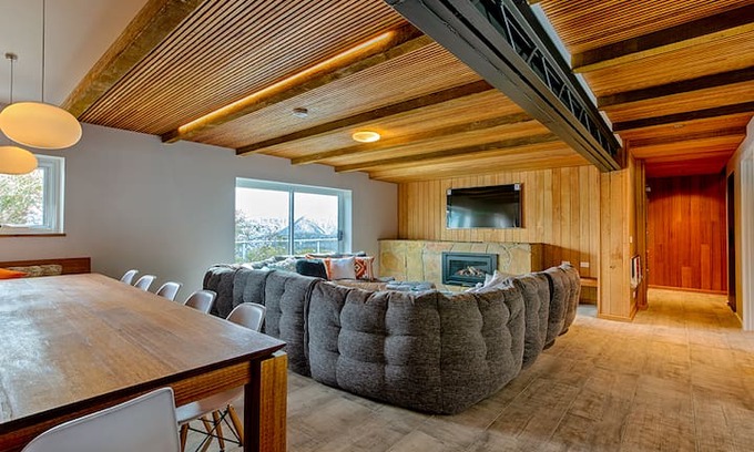 Falls Creek Apartment | Le Chalet- King of the Mountain, Sleeps 16, 5+ night