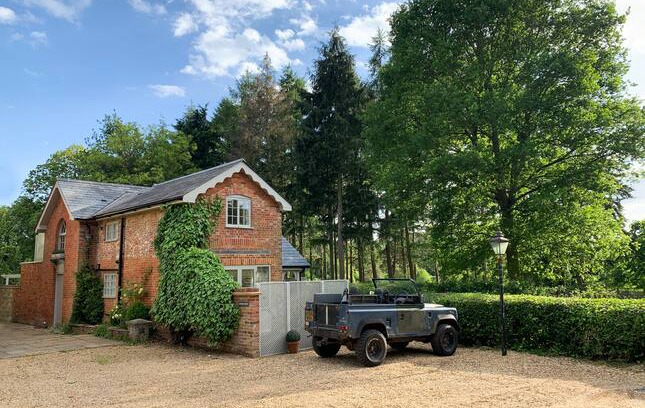 Shere Cabin | Stylish retreat in the heart of the Surrey Hills