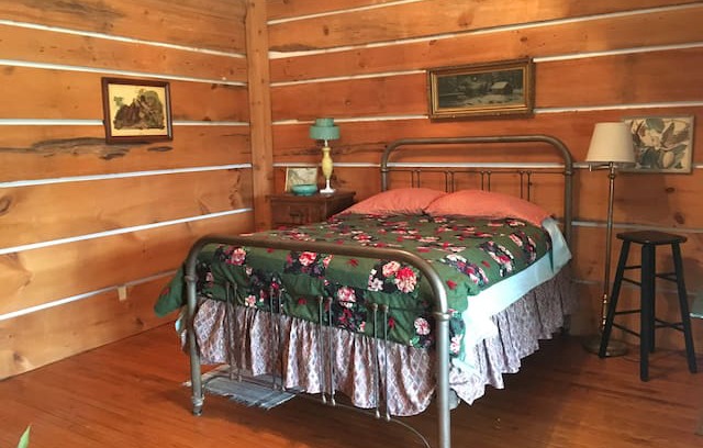 Chetek Bed & Breakfast | Inn Greener Pastures - Log Cabin Room