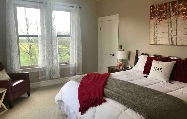Carlotta Bed & Breakfast | Bud & Breakfast @ Riverbar Pharms, Sunset Suite