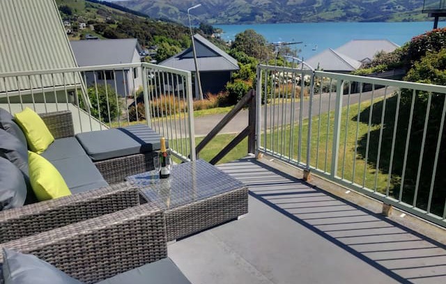Akaroa House | Seaclusion - Water Views, Great for Big Families