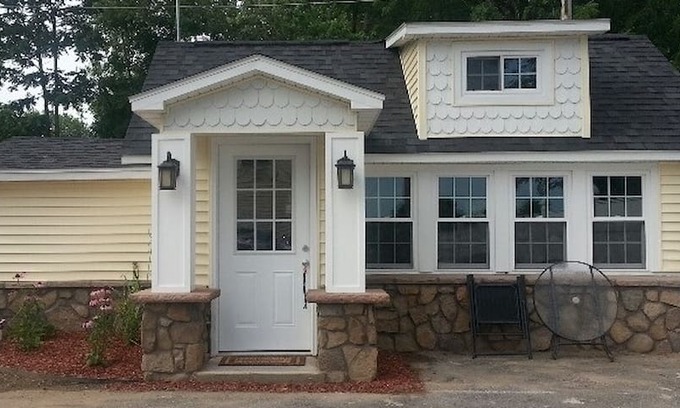 Brewerton House | Stone House Cottage - on Oneida Lake, Upstate, NY