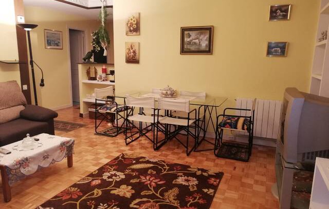 Torrelavega Apartment | Junto a la Plaza Roja, pleno centro de Torrelavega