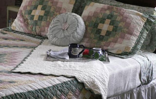 Jay Bed & Breakfast | Book & Blanket Bed & Breakfast