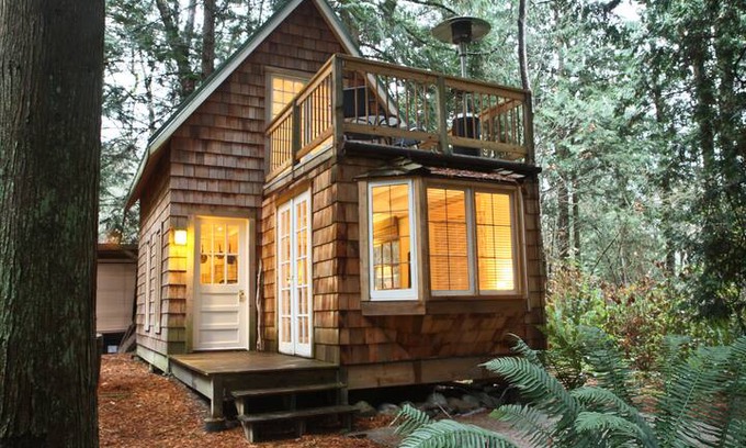 Point Roberts Cabin | Gingerbread cottage - Lily Point Park