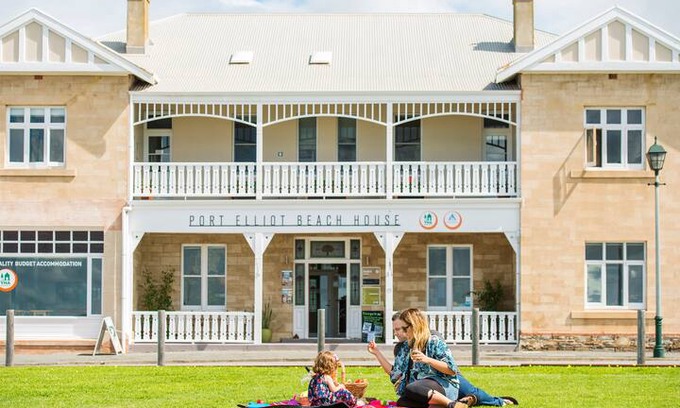 Port Elliot Hostel | Historical Port Elliot Beach House YHA