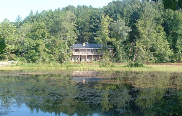 Salem House | Beaver Lake House-Welcome to Social Distance Land!