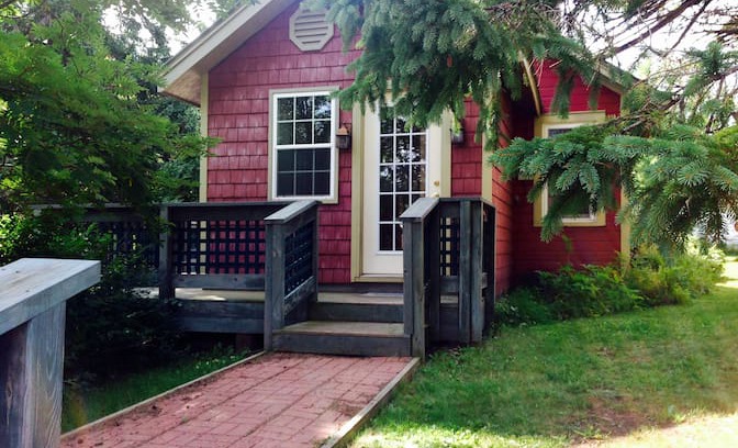 Herbster Cabin | Lake Superior's Cranberry River Cottage- The Wren