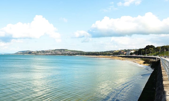 Rhos on Sea Cabin | Sea View Cottage on Rhos Promenade Beach