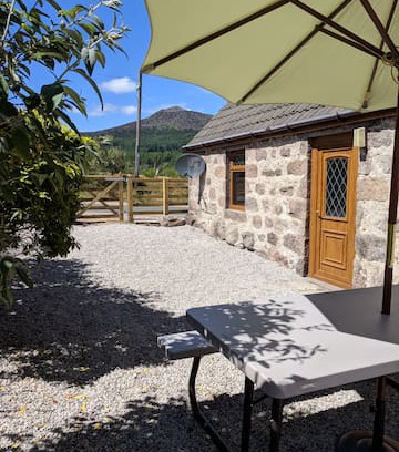 Inverurie Cabin | Holiday Cottage with Stunning Views of Bennachie
