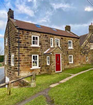 Castleton Cabin | Primrose Hill, Castleton, North York Moors