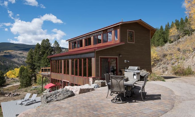 Red Cliff House | Snow Cross Inn House