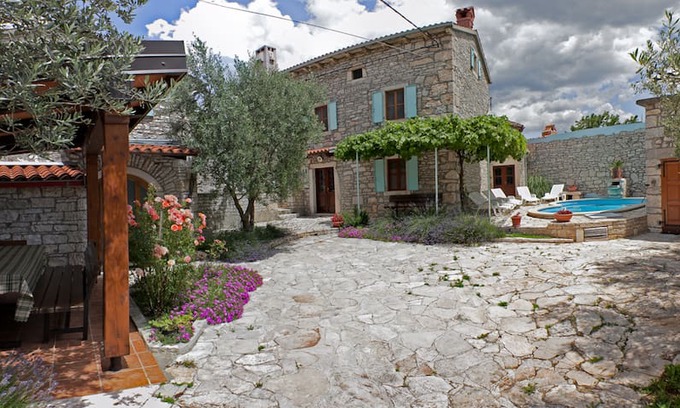 Orihi Villa | Villa Orihi - two houses with pool