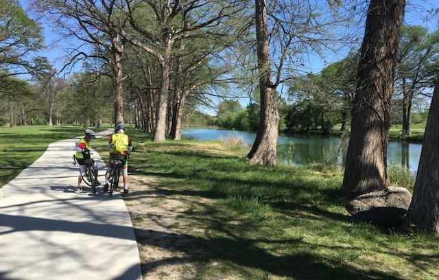 Kerrville Cabin | Dos Vaqueros Cottage - By the River Trail
