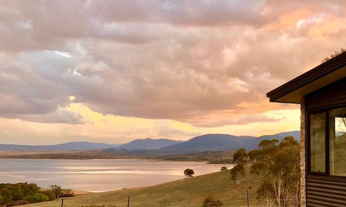 Kalkite Villa | Lake Jindabyne Estate - Wombat Chalet