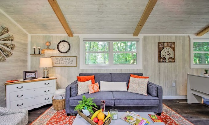 Vandalia Cabin | 'Creek Side Cottage:' A Quiet Haven!