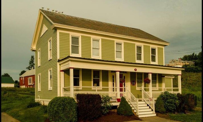South Hero House | 2-Story Farm House...L&L Mott House