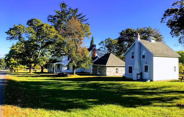 East Jordan House | Guesthouse cottage at Ironton Shore Farms