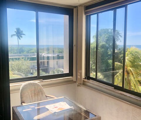 South Island Apartment | Gorgeous Beachfront Condo at Sandarac