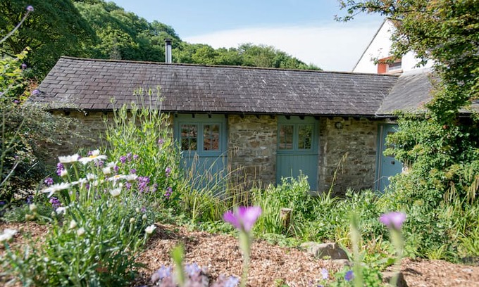 Amroth Cabin | Dandelion Cottage, Amroth, Pembrokeshire