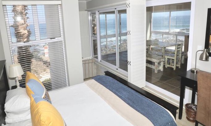 St. Helena Bay Apartment | Palm Apartment (SELF CATERING)