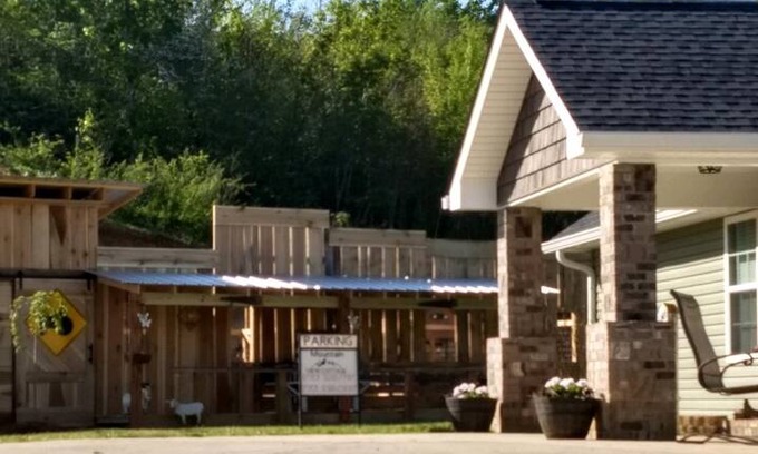 Trenton Cabin | Mountain View Cottage