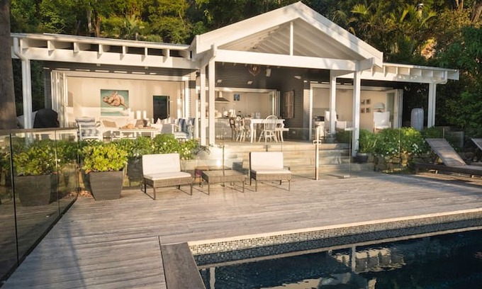 Whale Beach Cabin | The Secret. Stunning Palm Beach Getaway