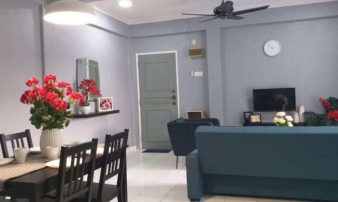 Kampung Teluk Kemang Apartment | Comfy PD Perdana Condo Resort