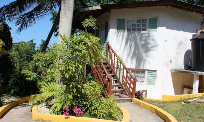 Reading Cabin | Spring Garden Cottage, Montego Bay, Jamaica