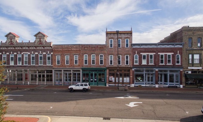 Paducah Apartment | Downtown Riverfront Condo - Broadway