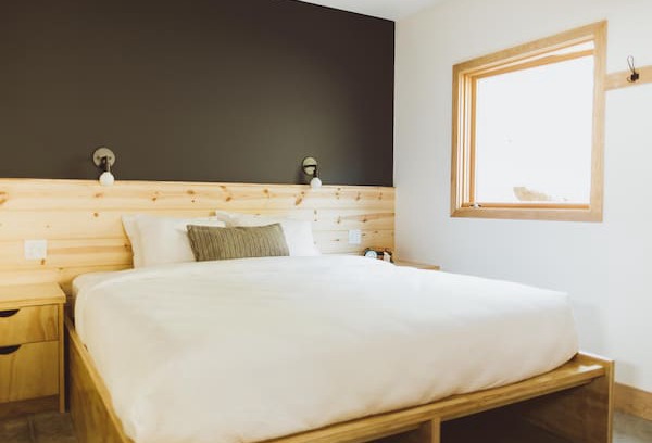 Mt. Hood - Columbia River Gorge Hotel | King Cabin at The Society Hotel
