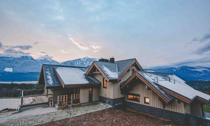 Revelstoke Villa | Flying Moose Chalet - Luxury Mountain Retreat